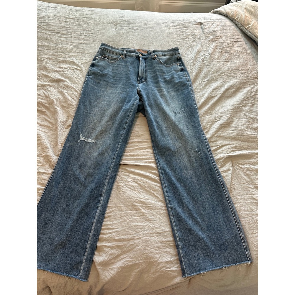 Judy Blue 16W Straight Fit High Rise Distressed Raw Hem Medium Wash Jeans